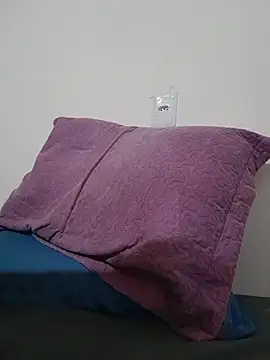 ofjuliaa live cam on StripChat