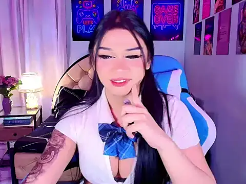 SexxyTsLoverr live cam on StripChat