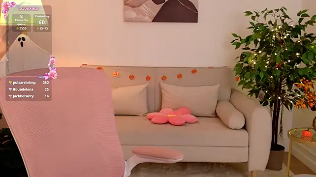 milaleoneli live cam on StripChat