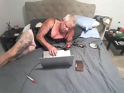 Handsolo_porn live cam on StripChat