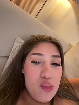 VivianneViolet live cam on StripChat