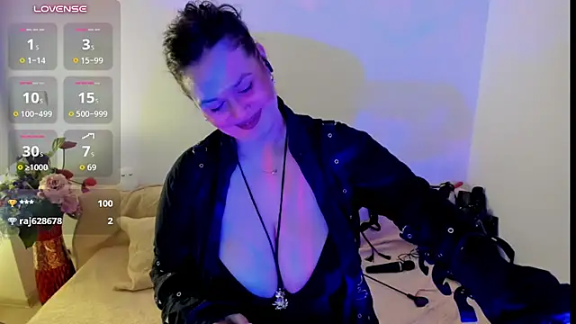 Laura_sinner live cam on StripChat