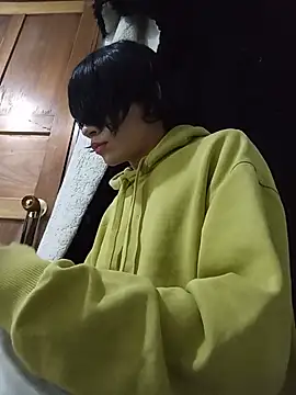 NekoboiPetiole live cam on StripChat