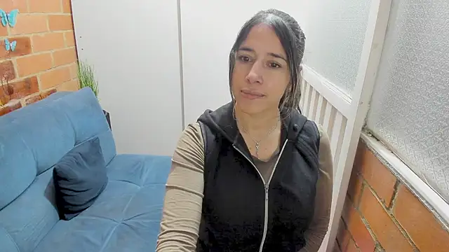 Penelope47 live cam on StripChat