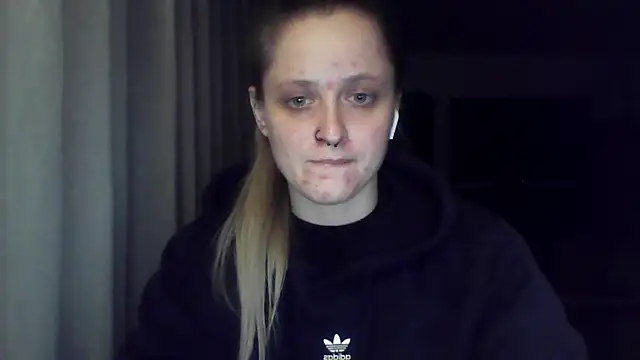LeaWetGirl live cam on StripChat
