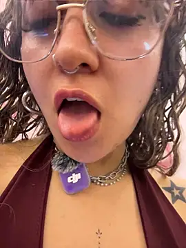 SammyGomez live cam on StripChat