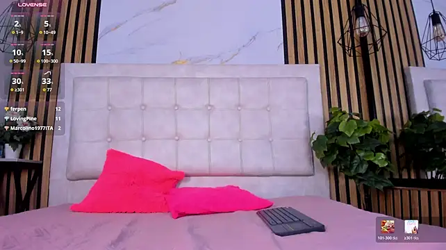 BruniLux live cam on StripChat