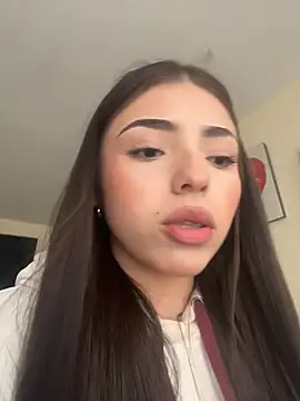gatita_girll (F teen) - Show of boobs more saliva😻😻