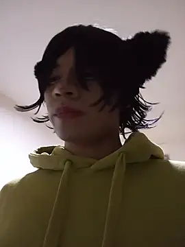 NekoboiPetiole live cam on StripChat