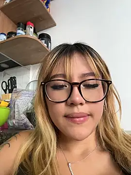 Doll_liaa live cam on StripChat