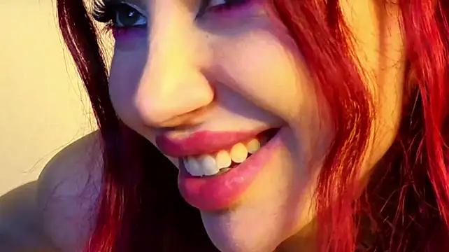 LittleRedRubi live cam on StripChat