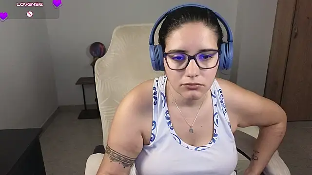 blue__moon_ live cam on StripChat