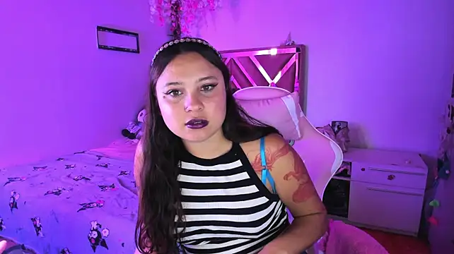 little_emma0 live cam on StripChat