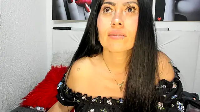 Tania_mature live cam on StripChat