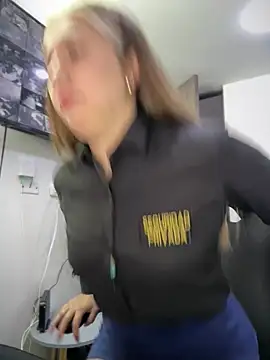 suzy-111 live cam on StripChat