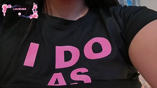 RenataLeclair live cam on StripChat