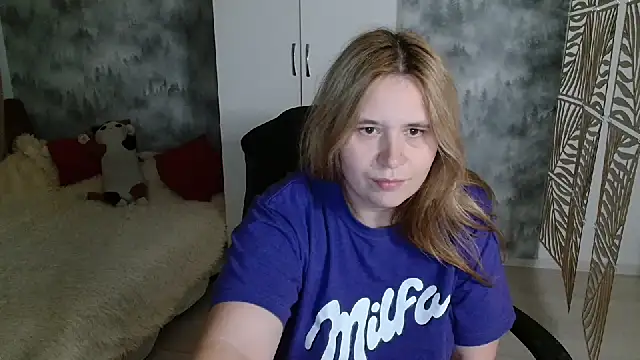 AdelinaLawson live cam on StripChat