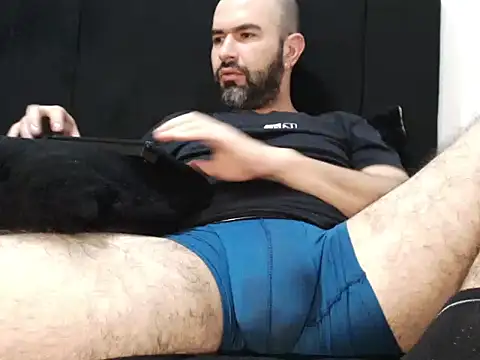hairyandbigmann live cam on StripChat