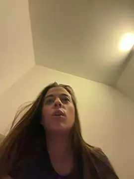 Luna_Lynn live cam on StripChat
