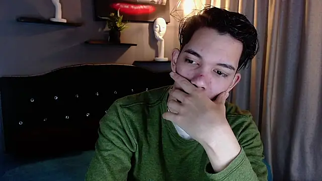 haku_nayro live cam on StripChat
