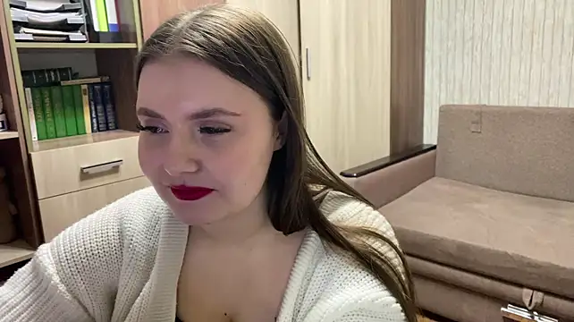 Shinylvy live cam on StripChat