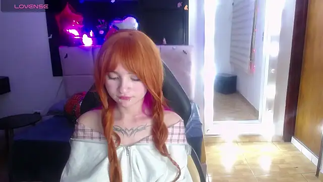 _Charlotte_Collins_ live cam on StripChat