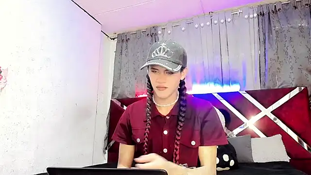 Babylolatop live cam on StripChat
