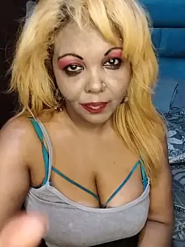 hemilynthomas2467 live cam on StripChat