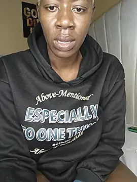 SquirtQueen16 live cam on StripChat