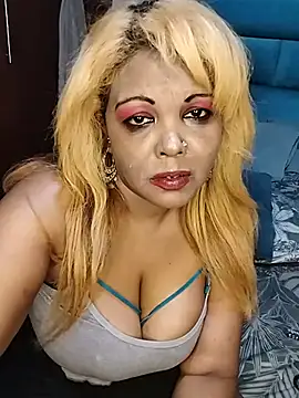 hemilynthomas2467 live cam on StripChat