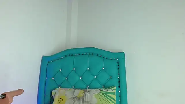 Almazz_Hot live cam on StripChat