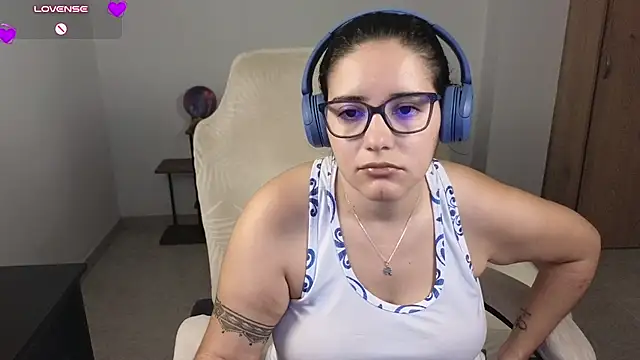 blue__moon_ live cam on StripChat