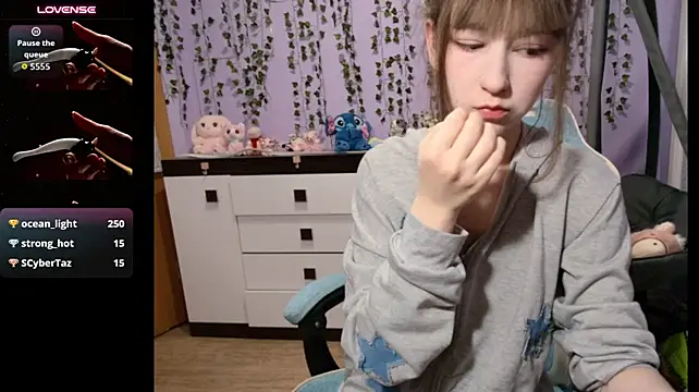 Yoonhee_ki live cam on StripChat