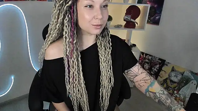 HoneySallyMoore live cam on StripChat