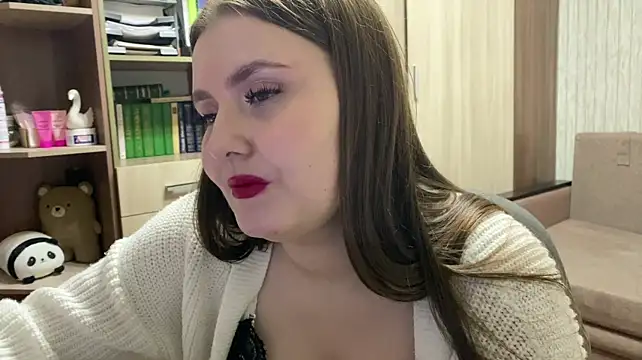 Shinylvy live cam on StripChat