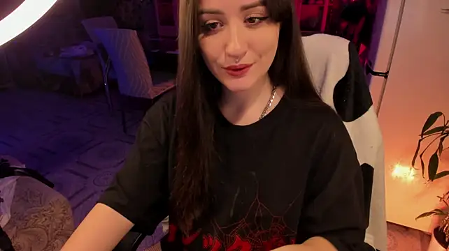 Sserendipityy live cam on StripChat