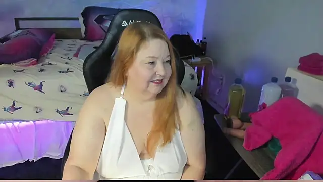 KurvyKandie live cam on StripChat