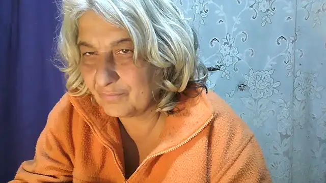 ExquisiteMature live cam on StripChat