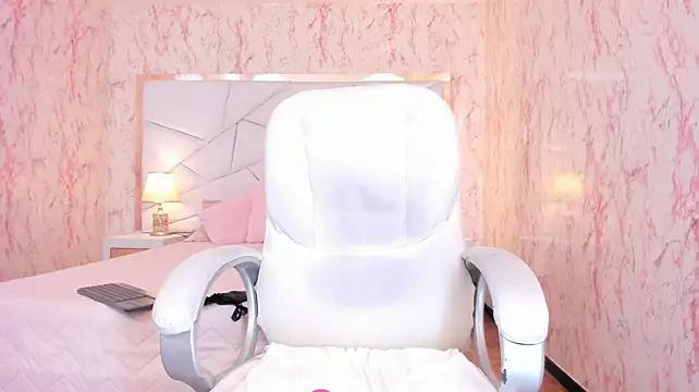 Emily_Whinfre webcam