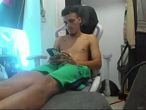 Latins_Boss live cam on StripChat