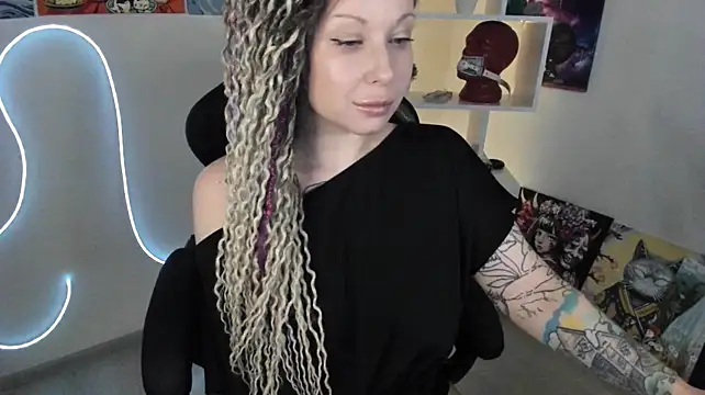 HoneySallyMoore live cam on StripChat