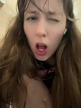 FroggyAnna Live Webcam on Stripchat