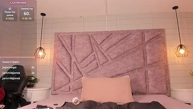 melany_heaven live cam on StripChat
