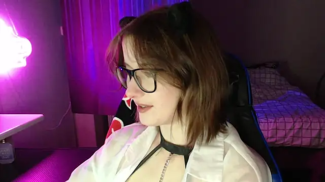 LunaXcherry live cam on StripChat