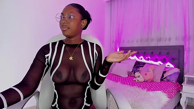 Nana_cooper1 live cam on StripChat