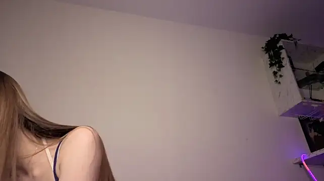 HopeWiltsey live cam on StripChat