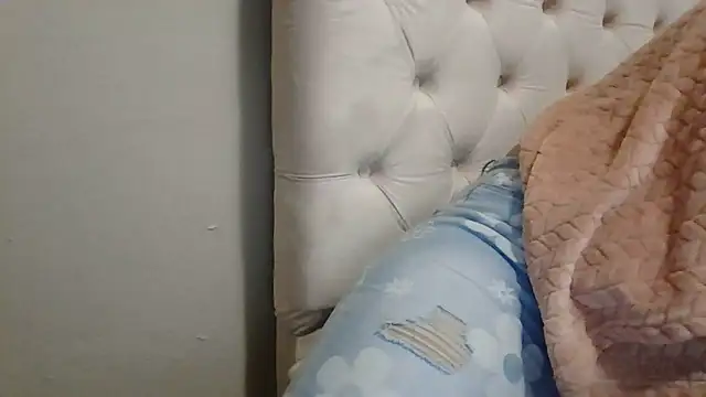 beautylovess live cam on StripChat