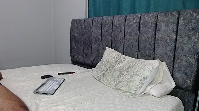 Matiuu1 live cam on StripChat