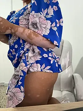 AlessiaBloom_ live cam on StripChat
