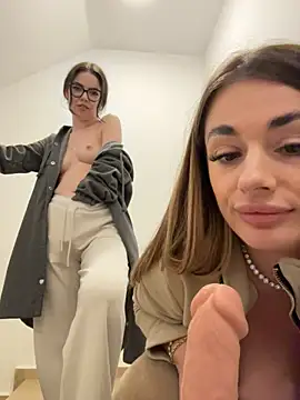 IsabellaEtthan live cam on StripChat